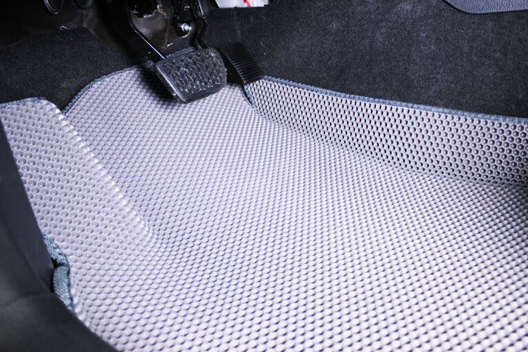 комплект eva ковриков для подвесной педали акселератора на Toyota Camry 70